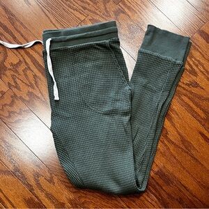 Olive Green Thermal Waffle Weave Medium Jogger Style Pants Brand Universal Style